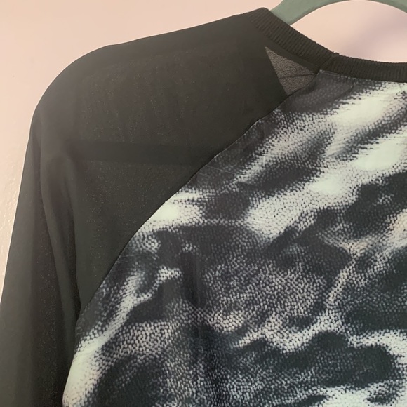 Three quarter white black grey top blouse sport chic animal snake tiger leopard - Picture 10 of 13